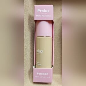NWT PROLUX COSMETICS MATTE FOUNDATION: PORCELAIN!
